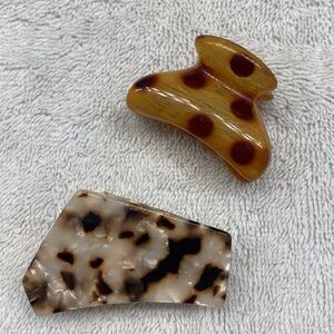 Two cute polka dot/tortoise shell hair clips